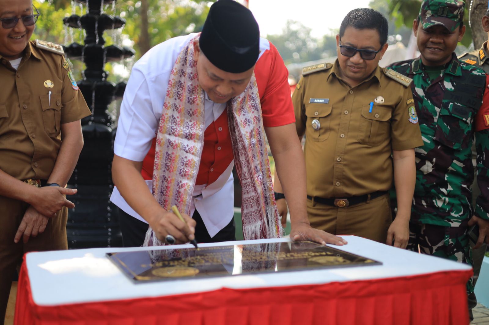 Wali Kota Bekasi, Dr. Tri Adhianto, Resmikan Taman Jati RW 13 Kelurahan Jatikramat