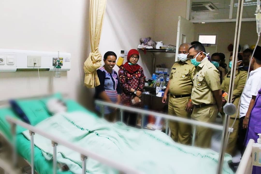 Wali Kota Jenguk Korban Ledakan Tabung Gas Elpiji 3kg di RSUD Chasbullah Abdulmadjid Kota Bekasi