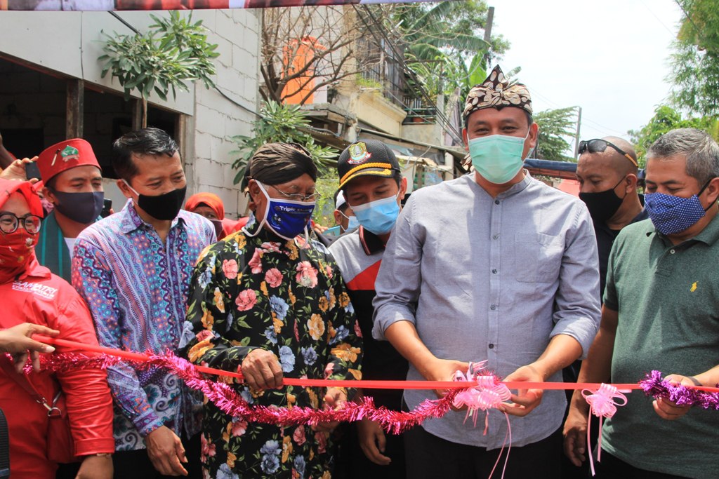 WAKIL WALI KOTA BEKASI RESMIKAN GAPURA KAMPUNG KB DI JATIKRAMAT