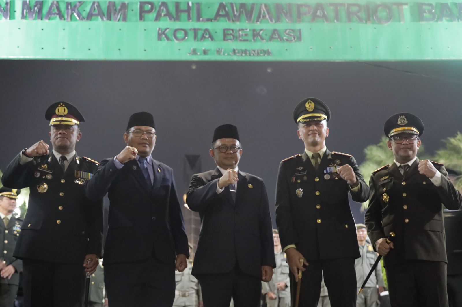 Kenang Perjuangan Pahlawan, Pj. Wali Kota Bekasi dan Unsur Forkopimda Laksanakan Malam Renungan Suci
