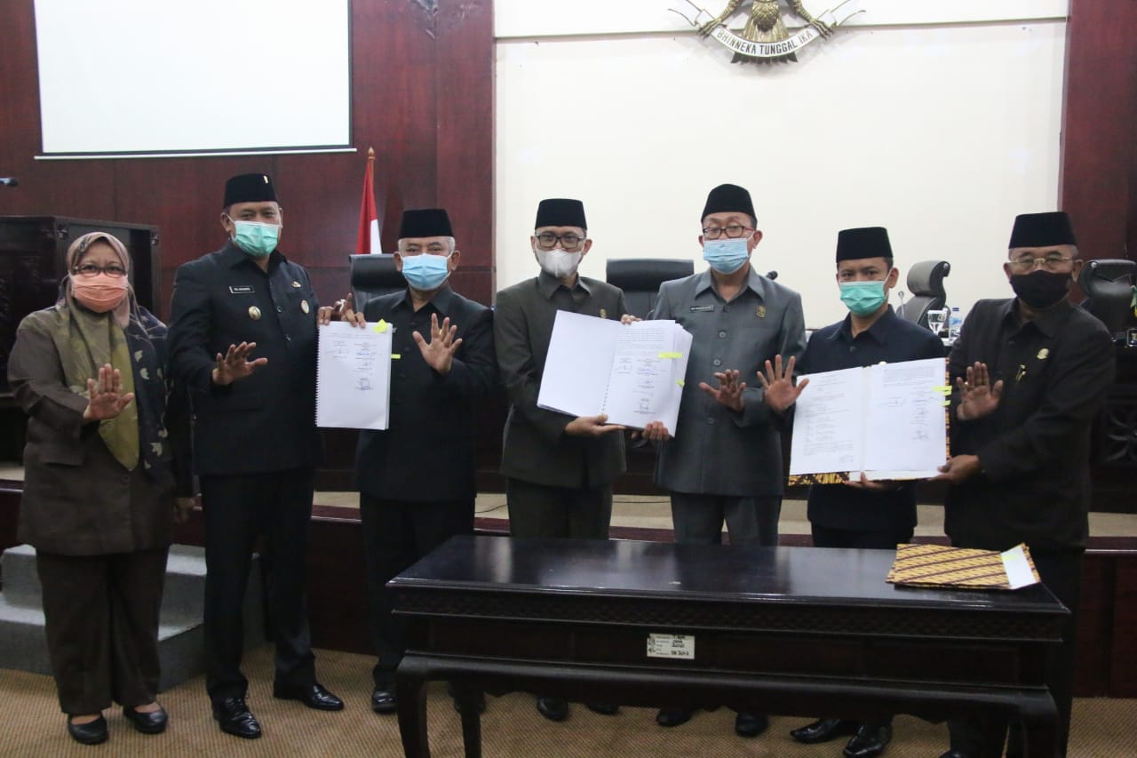 SIDANG PARIPURNA KESEPAKATAN KUA PPAS KEPALA DAERAH DENGAN PIMPINAN DPRD KOTA BEKASI