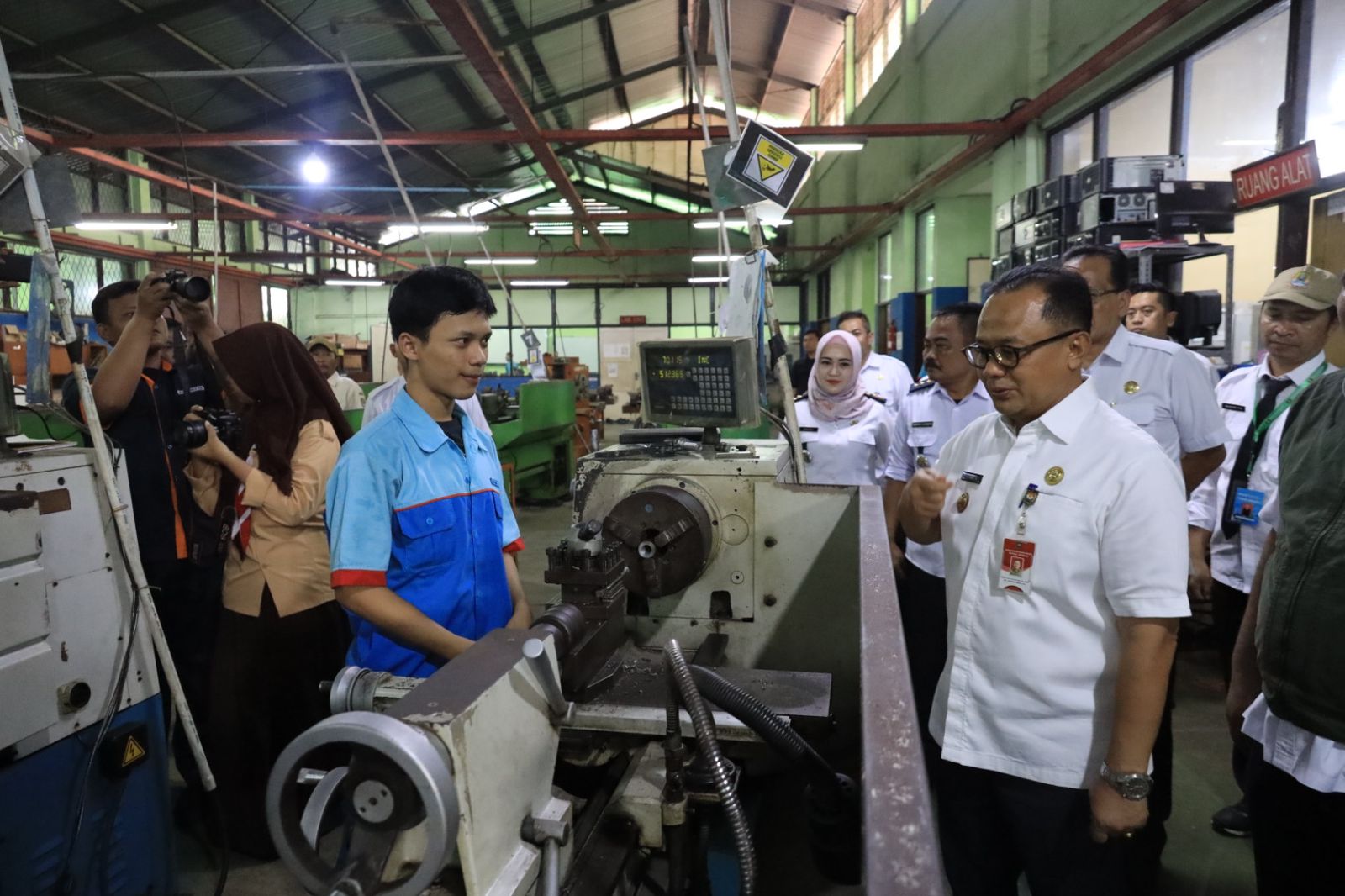 Pj Wali Kota Bekasi berikan wejangan buat Pelajar SMKN 1 Kota Bekasi