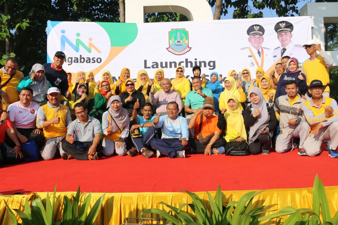 Wali Kota Bekasi Membuka Acara Ngabring Ka Sakola ( NGABASO ) Di CFD Kota Bekasi