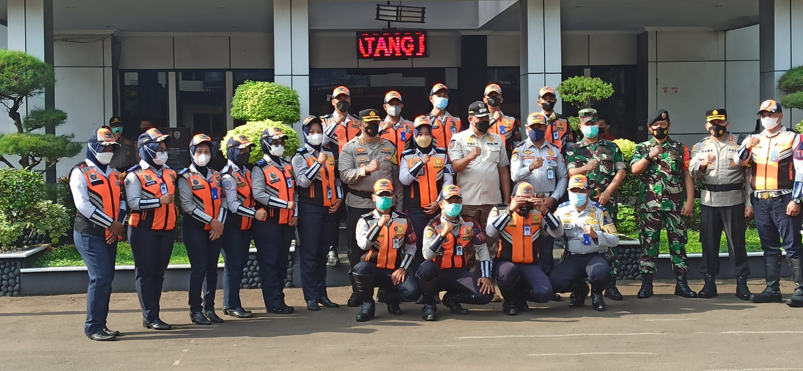 JELANG AKHIR TAHUN, TIGA PILAR KOTA BEKASI GELAR APEL OPERASI LILIN 2021