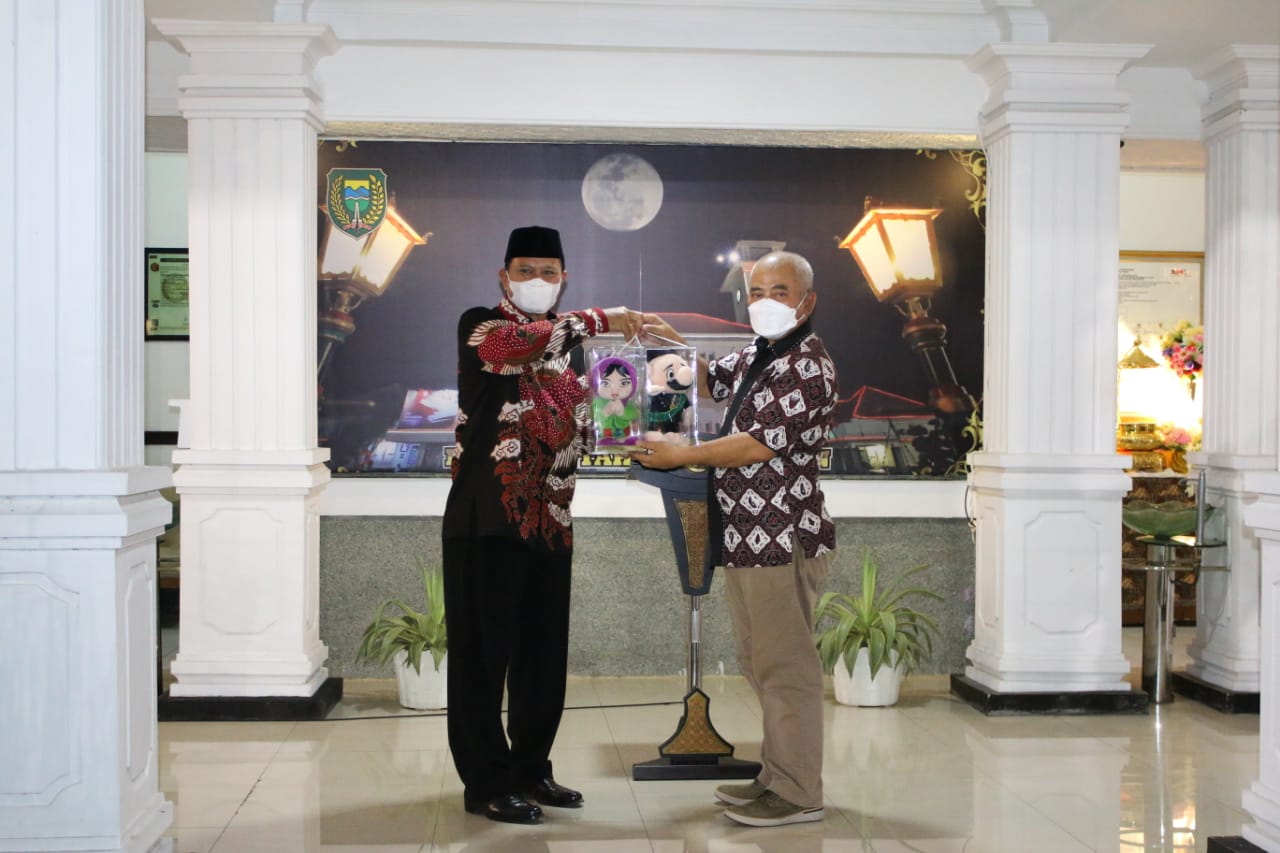KUNJUNGAN WALI KOTA BEKASI KE WALI KOTA MADIUN BAHAS SMART CITY DAN TATA RUANG KOTA MADIUN