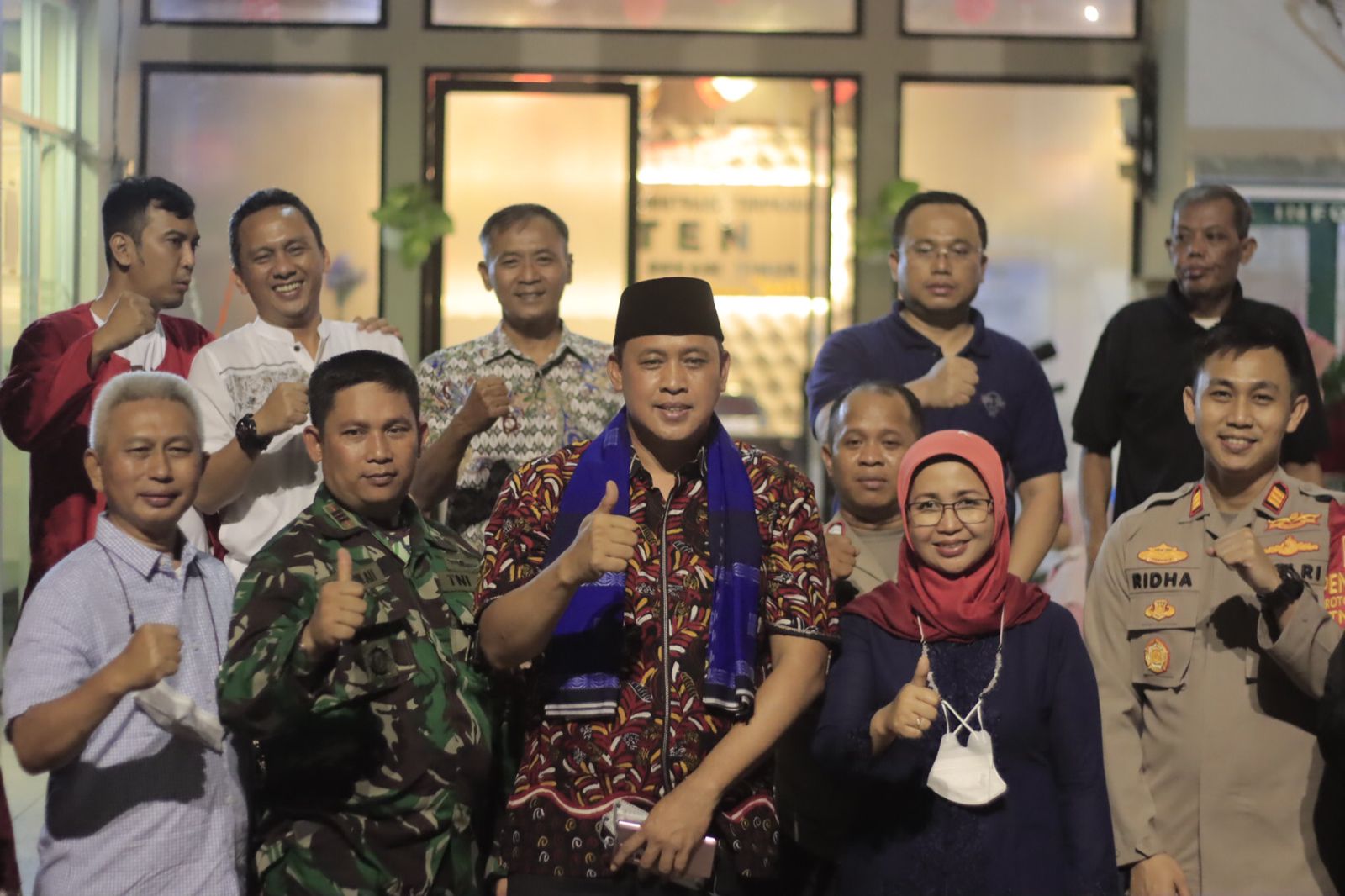 KECAMATAN BEKASI TIMUR ADA PELAYANAN MALAM'.  PLT WALI KOTA BEKASI RESMIKAN PELAYANAN MALAM HARI