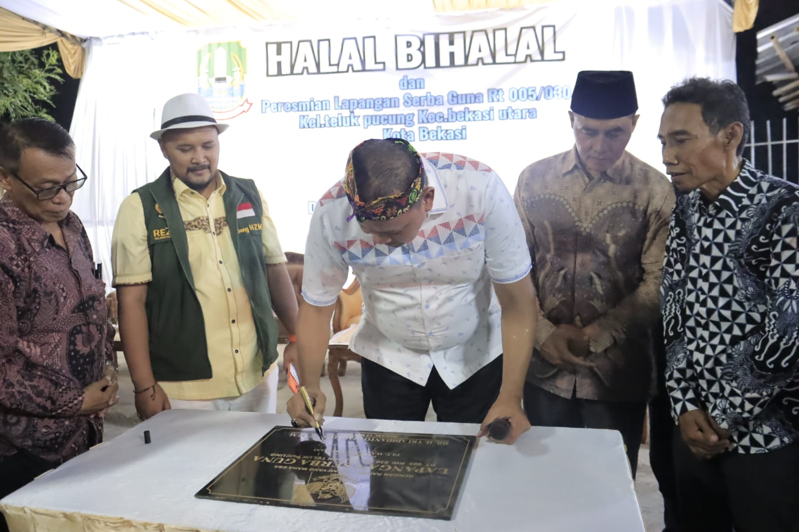 Plt. Wali Kota Hadiri Halal Bihalal Sekaligus Resmikan Lapangan Serbaguna di Kelurahan Teluk Pucung