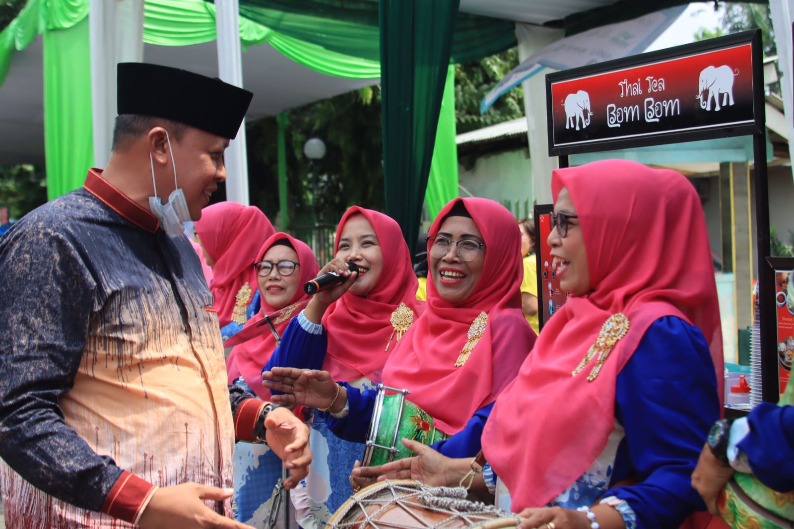 Kesenian Marawis Sambut Kehadiran Plt Wali Kota Bekasi di Pembukaan MUI Ramadhan Fair