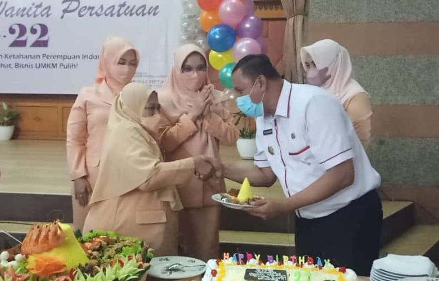 TRI ADHIANTO HADIRI PUNCAK HUT DHARMA WANITA PERSATUAN DI GEDUNG BALAI PATRIOT