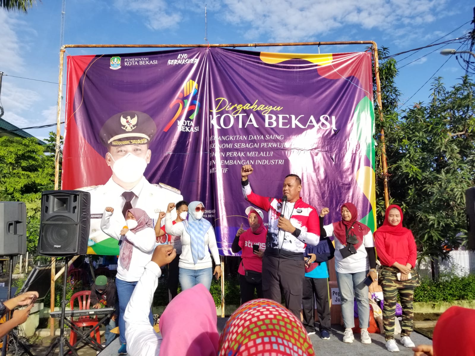 HUT KOTA BEKASI KE-25, KECAMATAN JATIASIH RAYAKAN SENAM MASAL DAN BAZAR UMKM