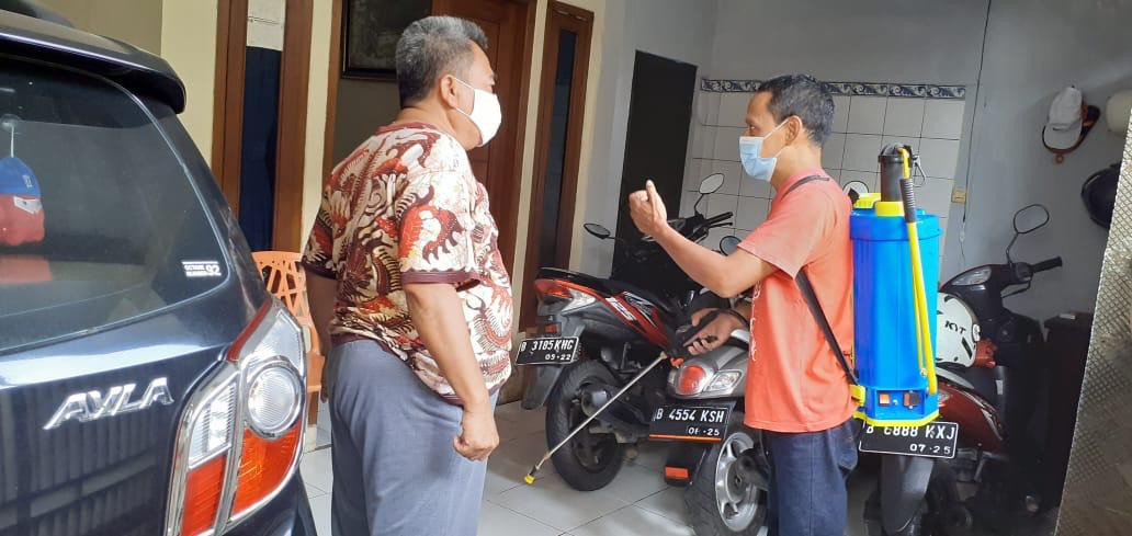 Warga Gotong Royong Lawan Corona