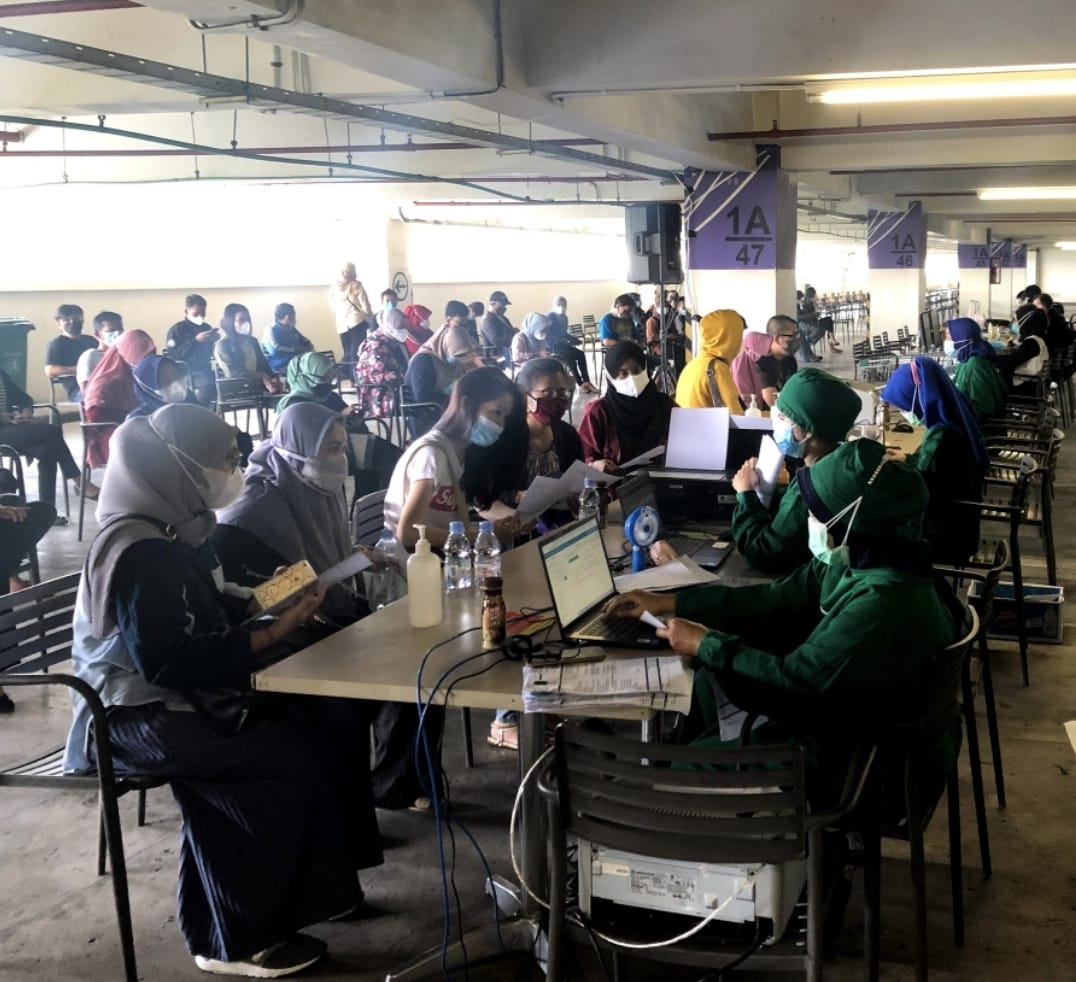 VAKSINASI DI SUMMARECON MALL BEKASI MENJADI SERBUAN MASYARAKAT UMUM KOTA BEKASI