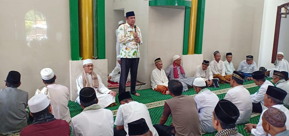 Wakil Walikota Bekasi  Shalat jum'at di pondok pesantren Sirojil Munir Kota Bekasi.