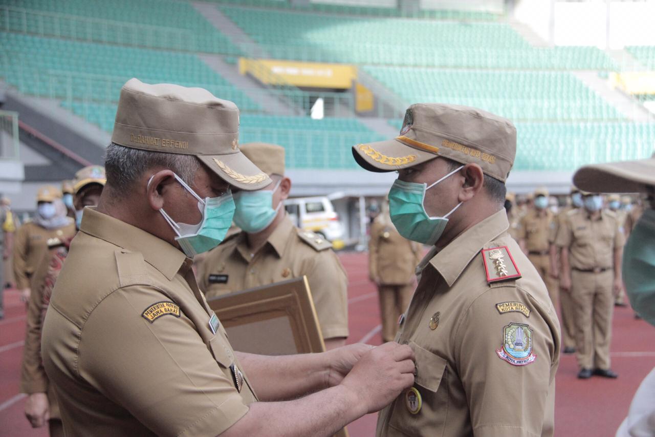 PENYEMATAN PIN WBK RSUD, PENYERAHAN PIALA KNPI AWARDS, DAN PENYERAHAN VIDEO EDUKASI ATHB DARI LSPR