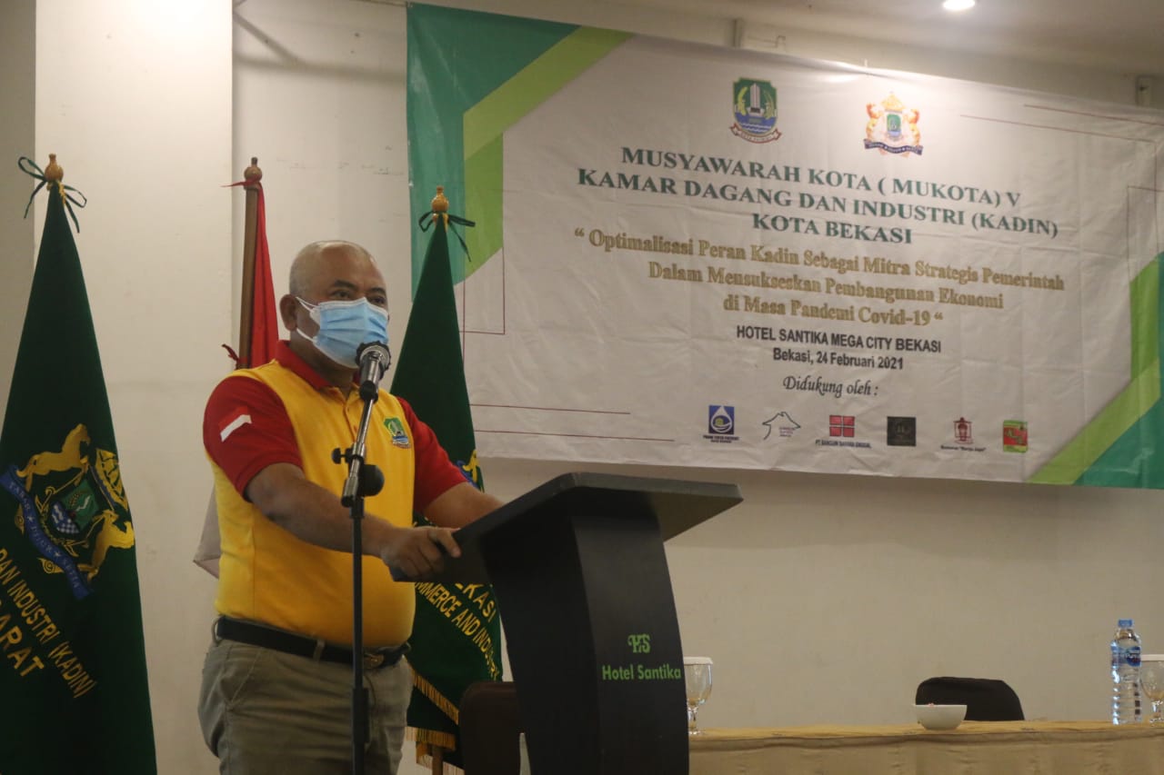 WALI KOTA BUKA MUSKOTA V KADIN KOTA BEKASI