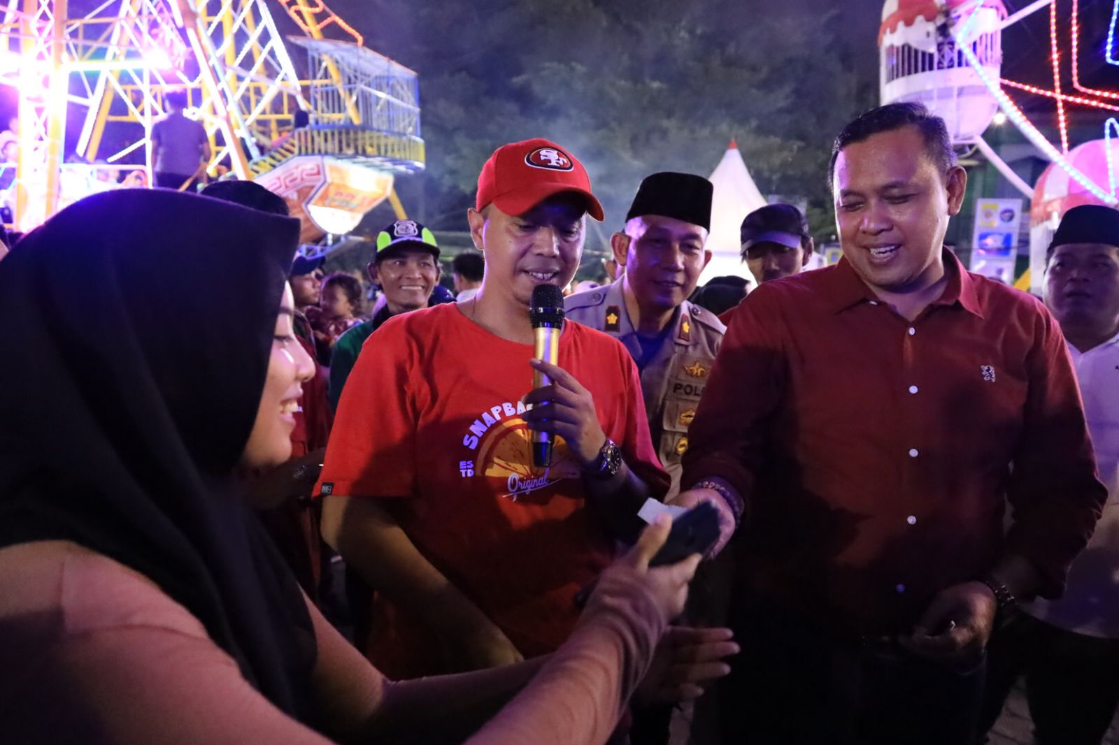 PLT WALI KOTA SERAHKAN PEMENANG LOMBA HADROH SEKALIGUS LIHAT PEKAN RAYA BEKASI DI KECAMATAN JATIASIH
