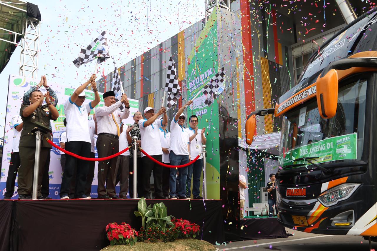 Wakil Wali Kota Lepas Peserta Mudik Gratis Bersama BPJS Ketenagakerjaan.