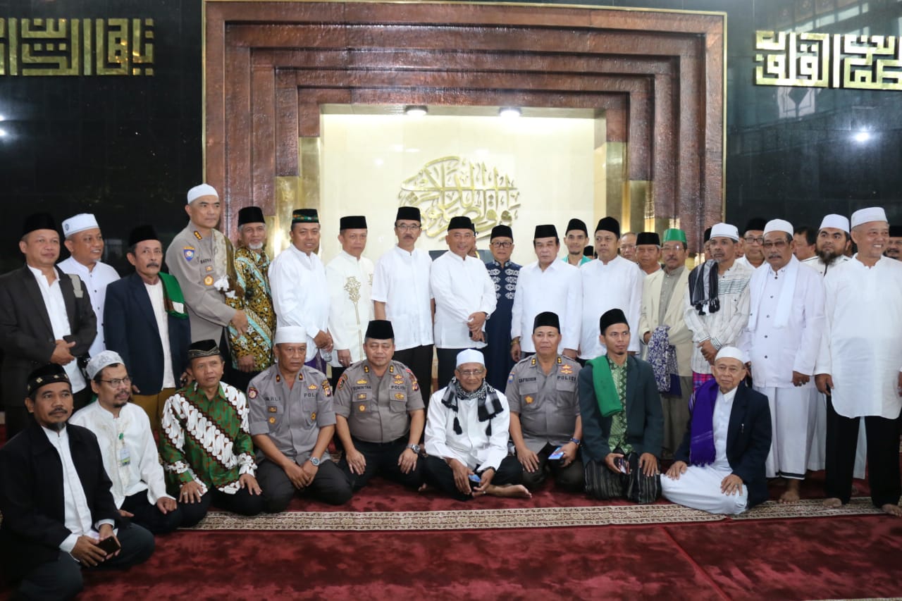 Bersama Pejabat Esselon II, III, dan IV, Wali Kota Bekasi Hadiri Suling di Gedung Sate Bandung