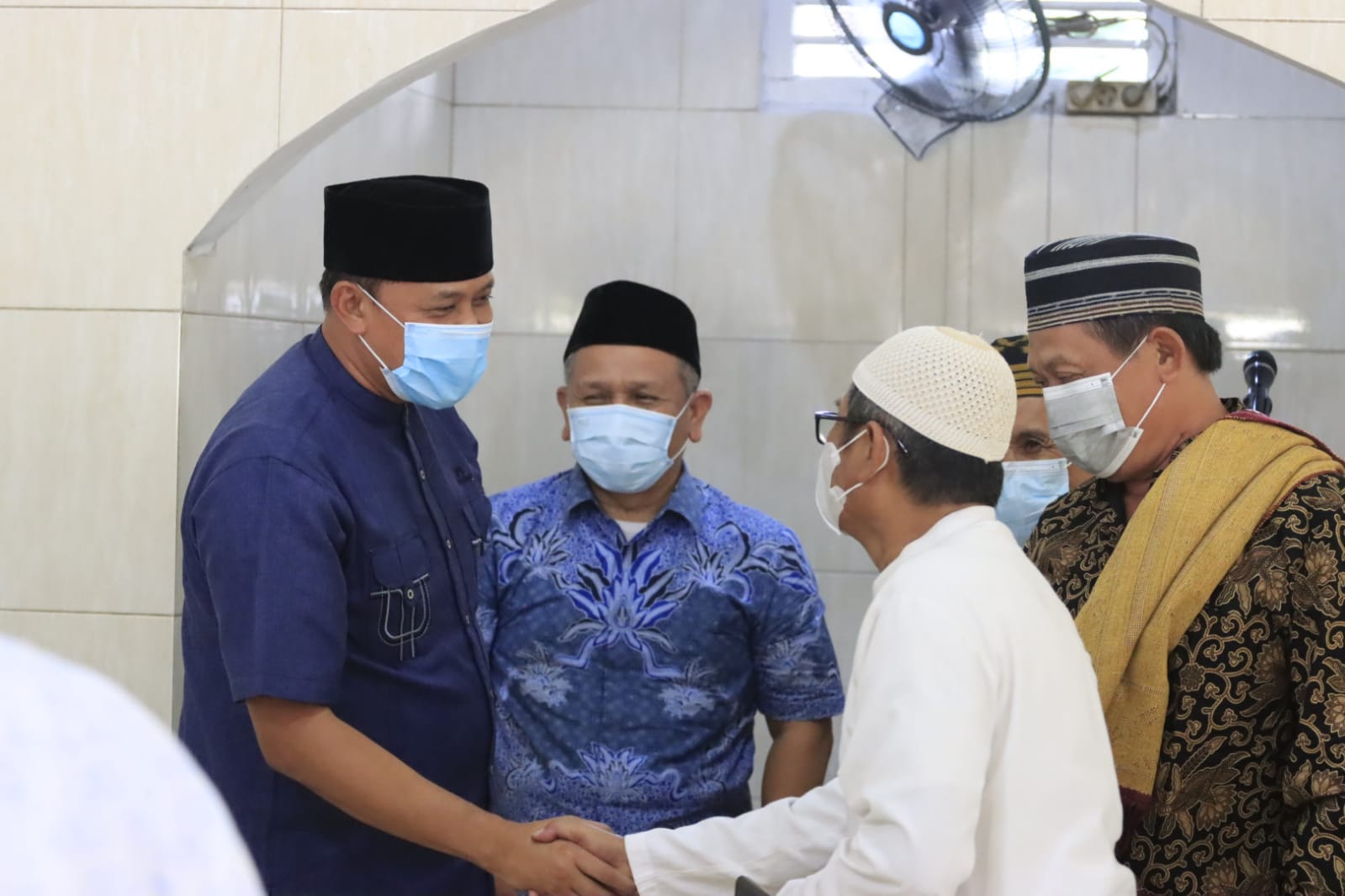 PLT WALI KOTA BERIKAN APRESIASI MUSHOLA AL HIDAYAH