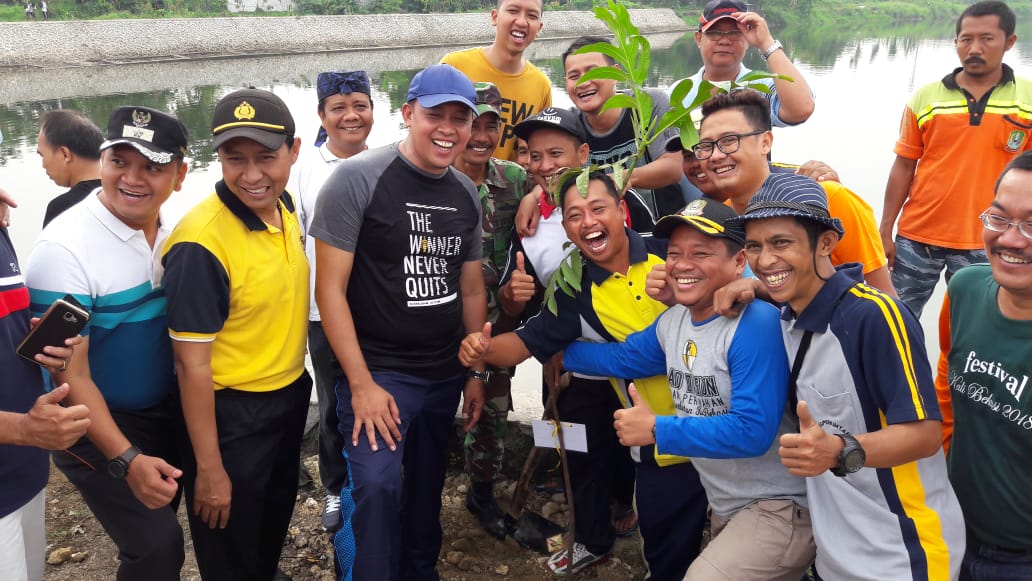 Hijaukan Polder Air Aren Jaya, Warga dan Aparatur Tanam 200 Pohon Sukun