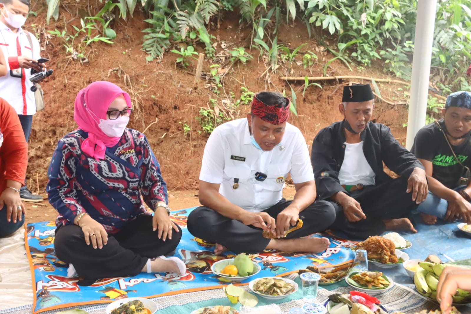 HARMONISASI KEBERAGAMAN, TRI ADHIANTO HADIRI ACARA SYUKURAN BABARITAN BUDAYA KAMPUNG KRANGGAN