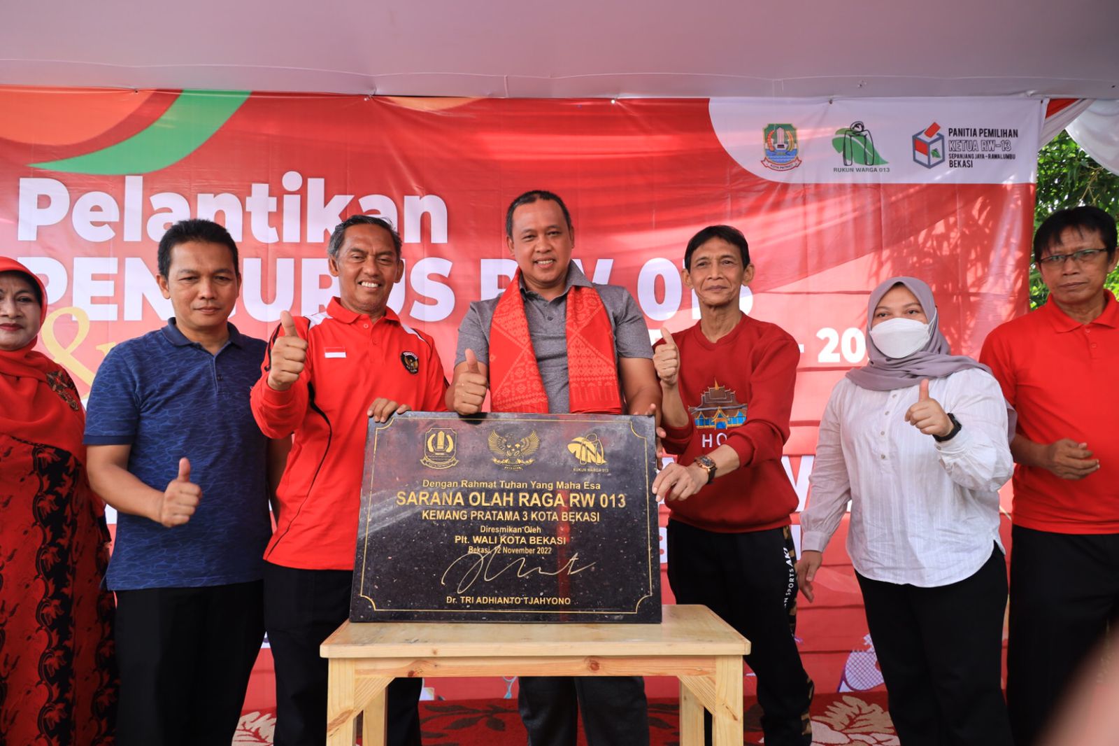 PLT WALI KOTA BEKASI RESMIKAN SARANA OLAHRAGA RW 13 KEMANG PRATAMA BEKASI