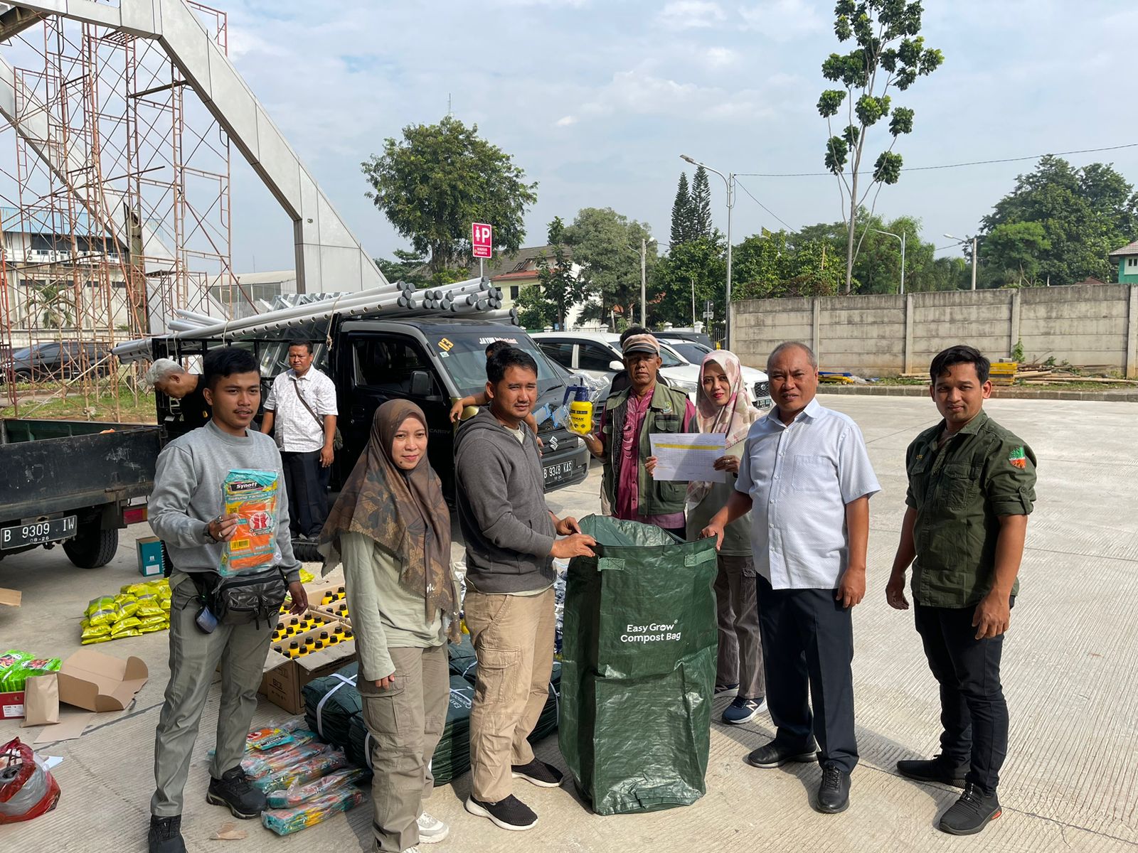 Pemkot Bekasi Berikan Sarpras Pendukung Program Kampung Iklim Kepada 9 RW