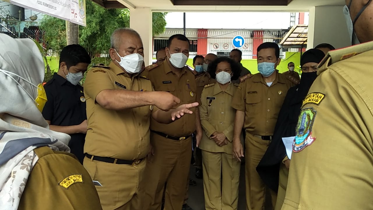 WALI KOTA SIDAK ANTRIAN PELAYANAN DINAS SOSIAL KOTA BEKASI