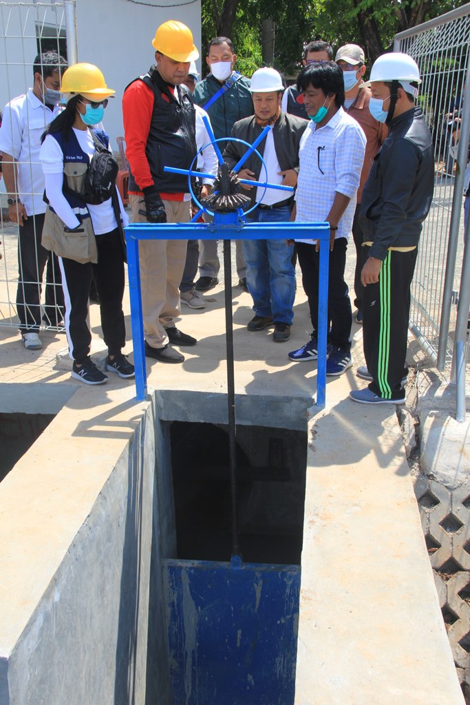 WAKIL WALI KOTA BEKASI TINJAU PROSES PEMBANGUNAN FOLDER AIR DAN PERBAIKAN JALAN