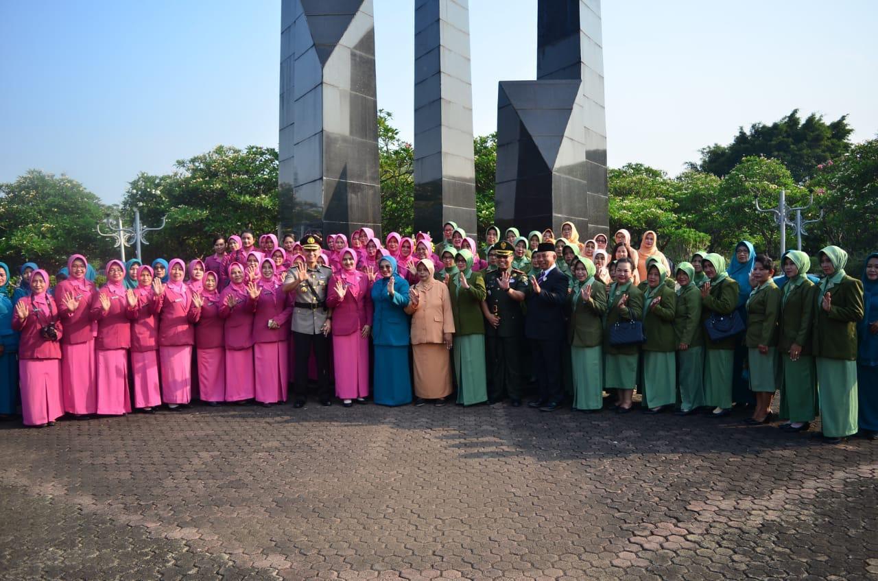 Wali Kota Bekasi Bersama Muspida Ziarah dan Tabur Bunga Di TMP Bulak Kapal BekasiI