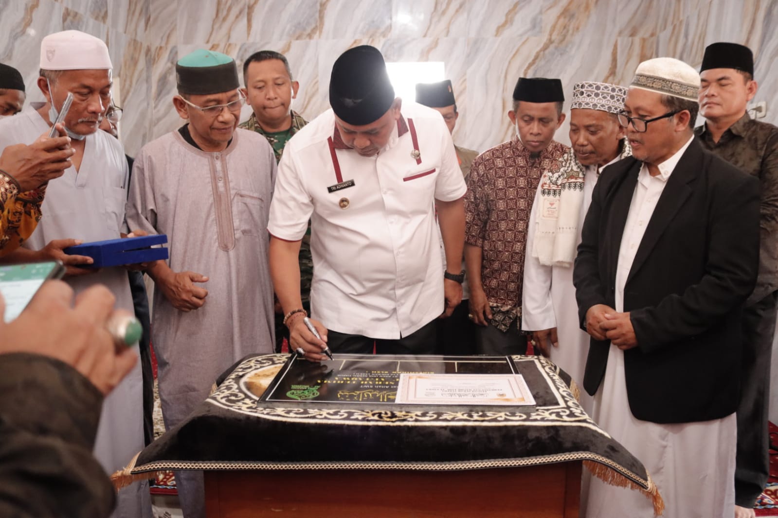 Plt. Wali Kota Bekasi Tri Adhianto Resmikan Masjid At-Taqwa di Kelurahan Aren Jaya