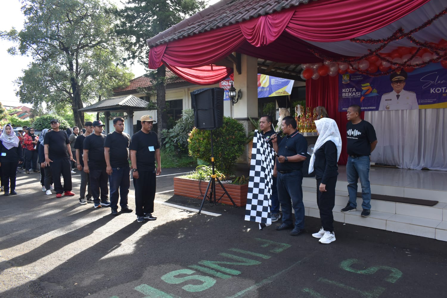 Semarakan HUT Kota Bekasi ke-27, Kecamatan Rawalumbu Gelar Gerak Jalan Bersama