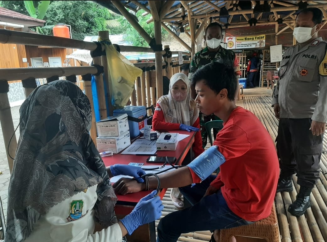 Manfaatkan Ruang Terbuka di Hutan Bambu, Kec. Bekasi Timur Gelar Vaksinasi untuk Masyarakat Sekitar