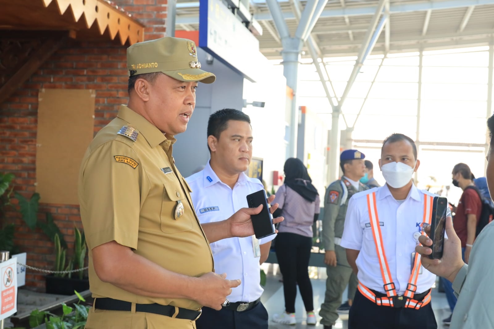 Wali Kota Bekasi Lakukan Sidak, Tertibkan Sekitaran Stasiun Bekasi