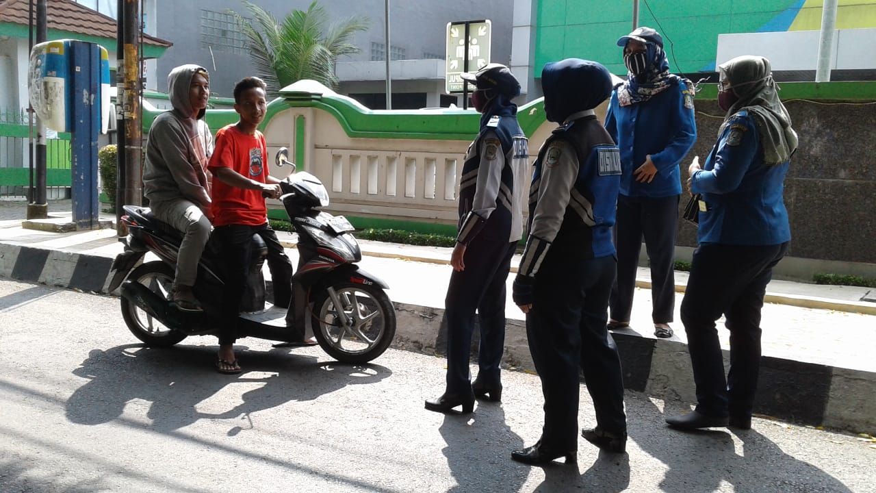 Petugas Tim Wilayah 1 Laksanakan Penegakan PSBB