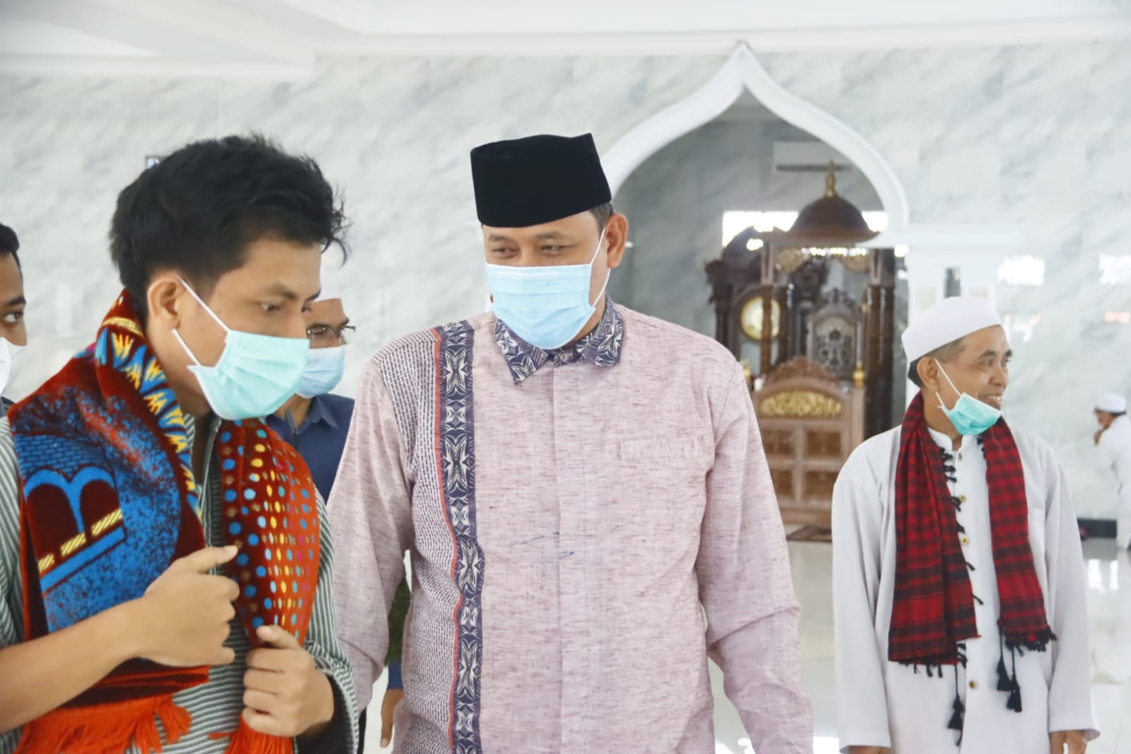 Jumat Keliling, Plt Wali Kota Bekasi Berinteraksi Dengan Warga