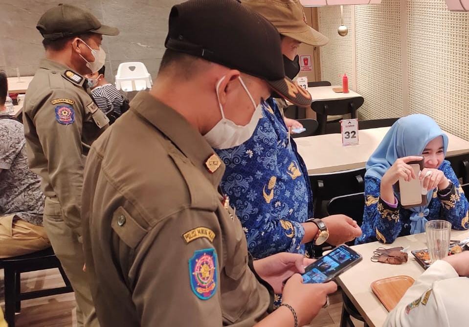 Satpol PP Gelar GDN Untuk Pegawai Pemkot di Pusat Perbelanjaan Saat Jam Kerja