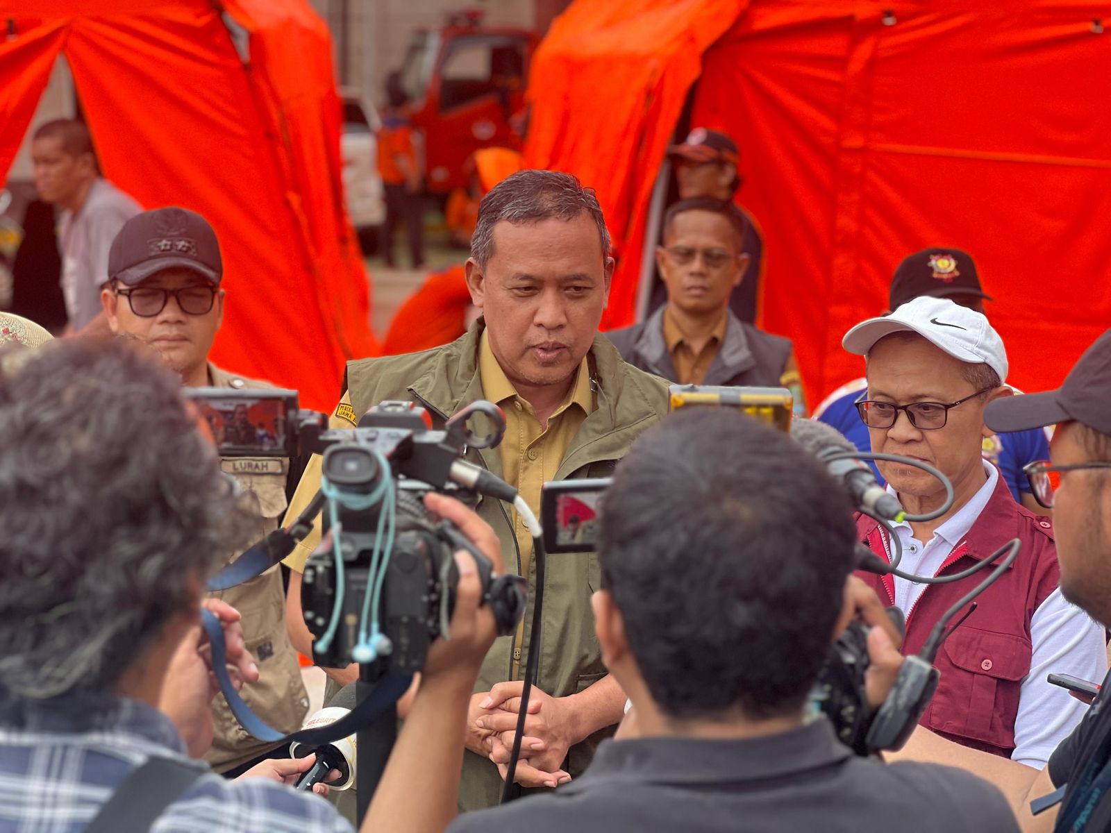 Tinjau Banjir Pondok Gede Permai, Wali Kota Pastikan Dapur Umum Berfungsi