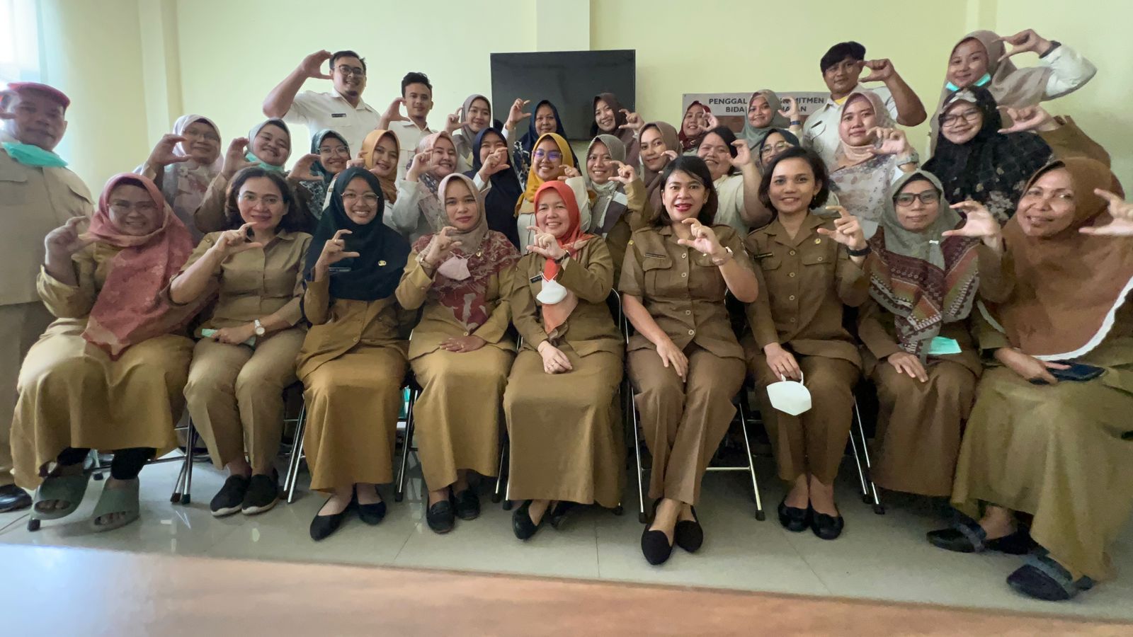 PUSKESMAS PADURENAN PENGGALANGAN KOMITEN DALAM MENINGKATKAN PELAYANAN