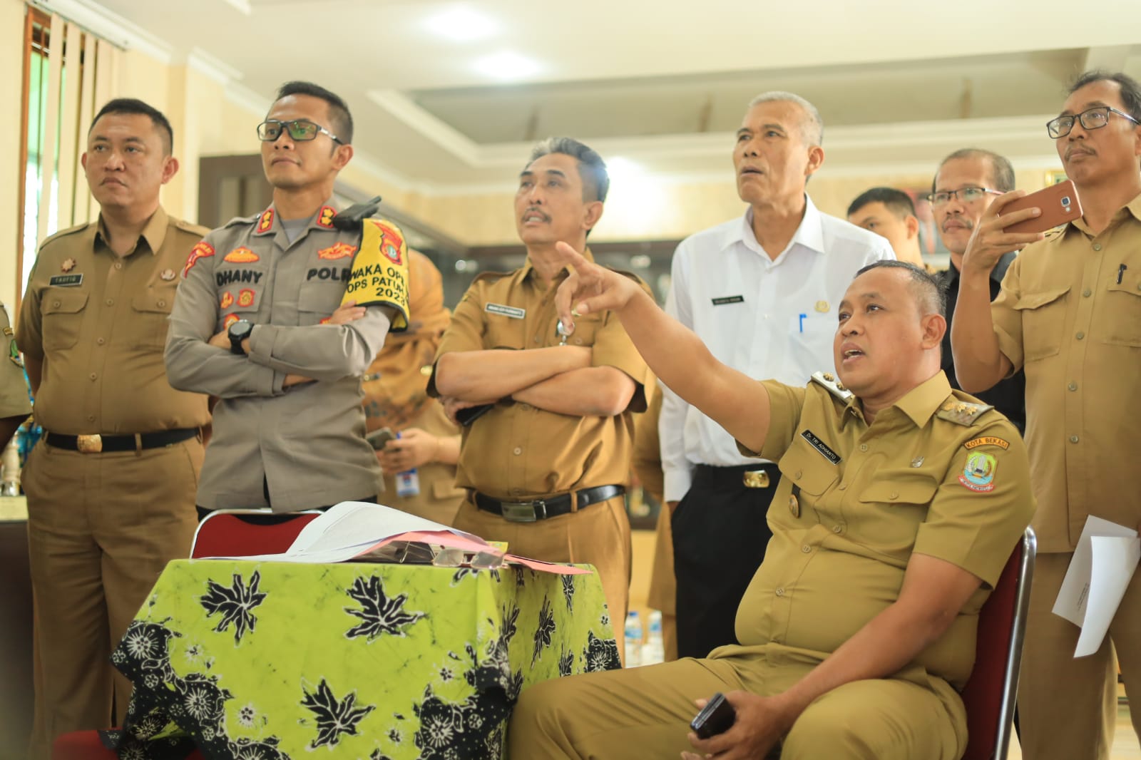 PLT. WALI KOTA BEKASI SIDAK SMA NEGERI 1 TERKAIT ISU KECURANGAN PPDB ONLINE