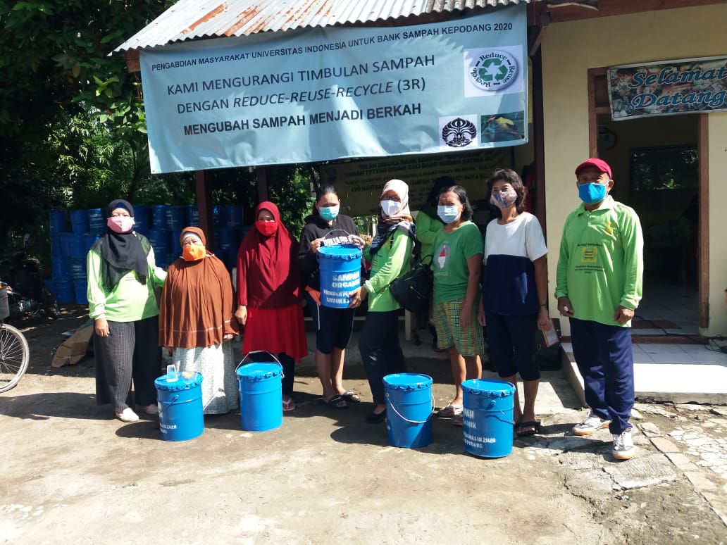 KELURAHAN KALI BARU MENDAPAT BANTUAN DARI PROGRAM PENGABDIAN MASYARAKAT MAHASISWA UI 