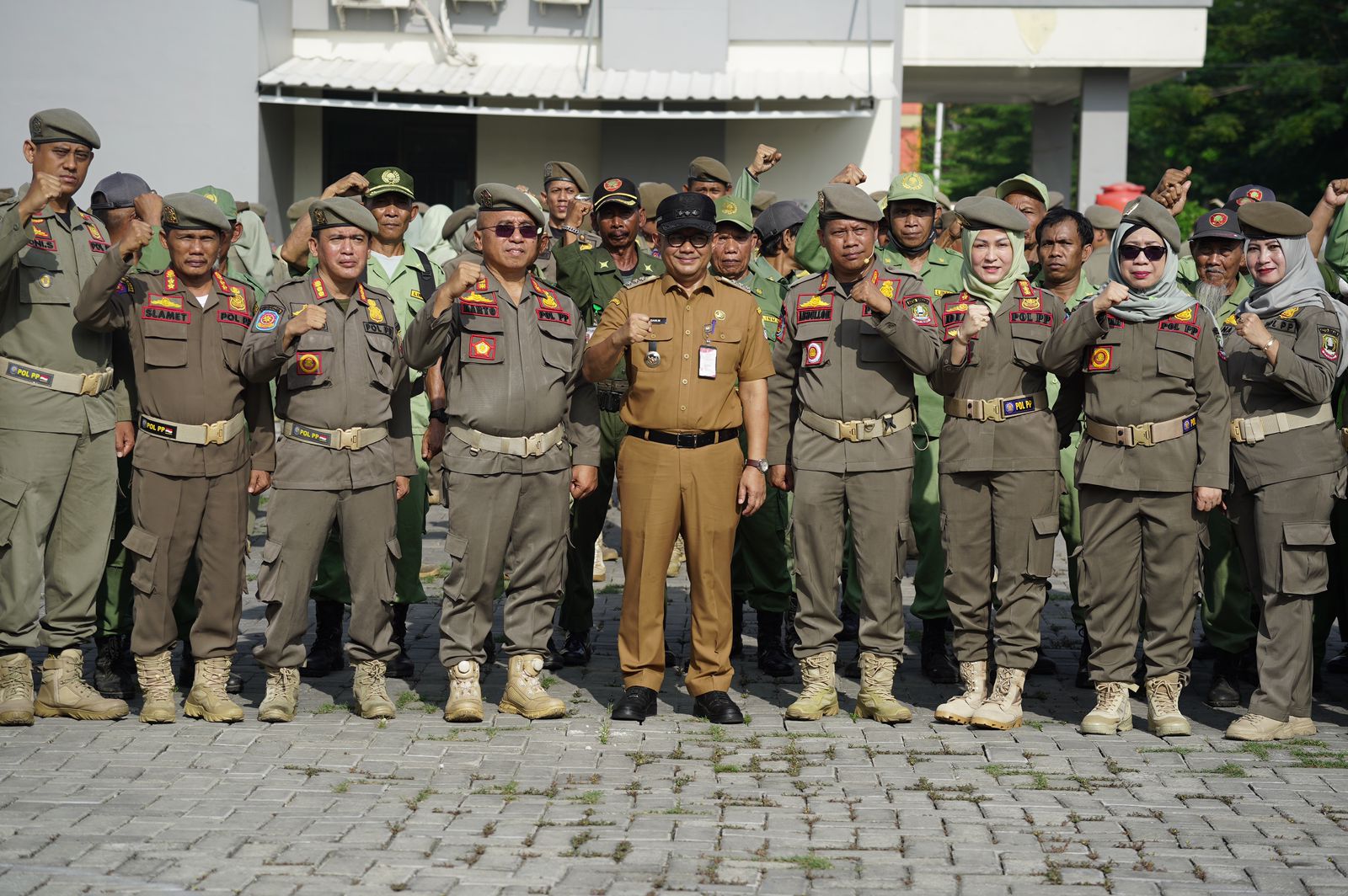Kesiapan Jelang Pilkada, Pj. Wali Kota Bekasi Pimpin Apel Pasukan Satpol PP dan Satlinmas