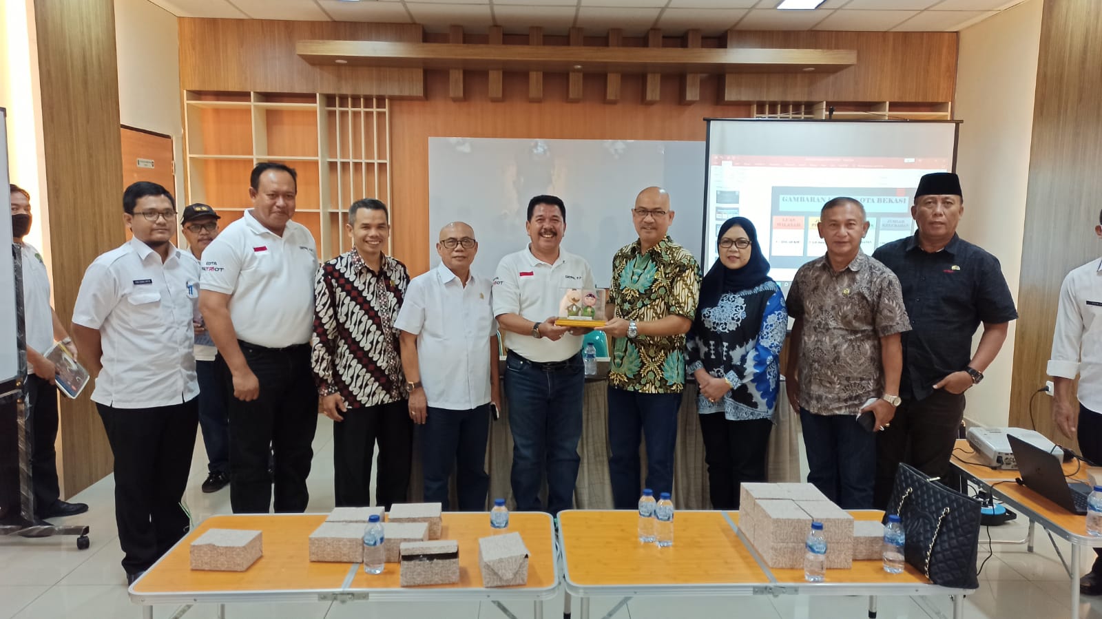 DPRD KABUPATEN BOGOR KONSULTASI PENGENDALIAN MINOL DI KOTA BEKASI