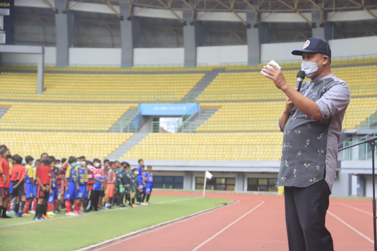TRI ADHIANTO BUKA KOMPETISI SEPAK BOLA U-11 DAN U-13 PIALA FKSSB
