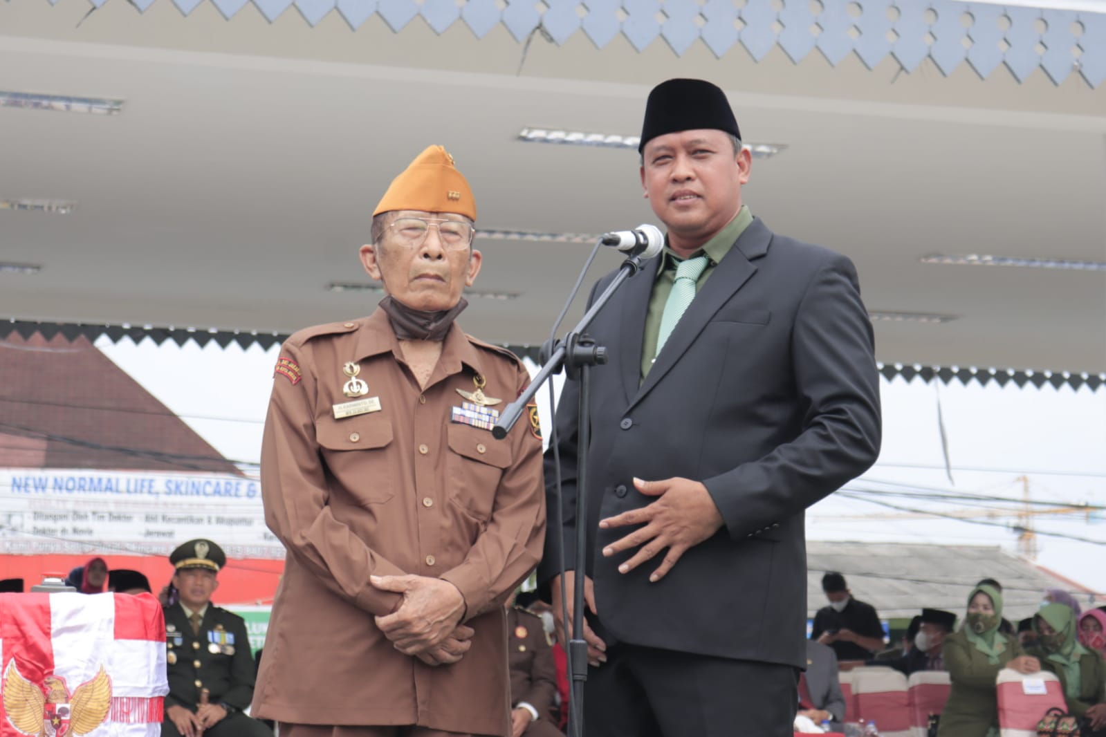 Harson Karmito, Veteran Kota Bekasi Gelorakan Semangat Untuk Para Penerus Bangsa Saat Upacara