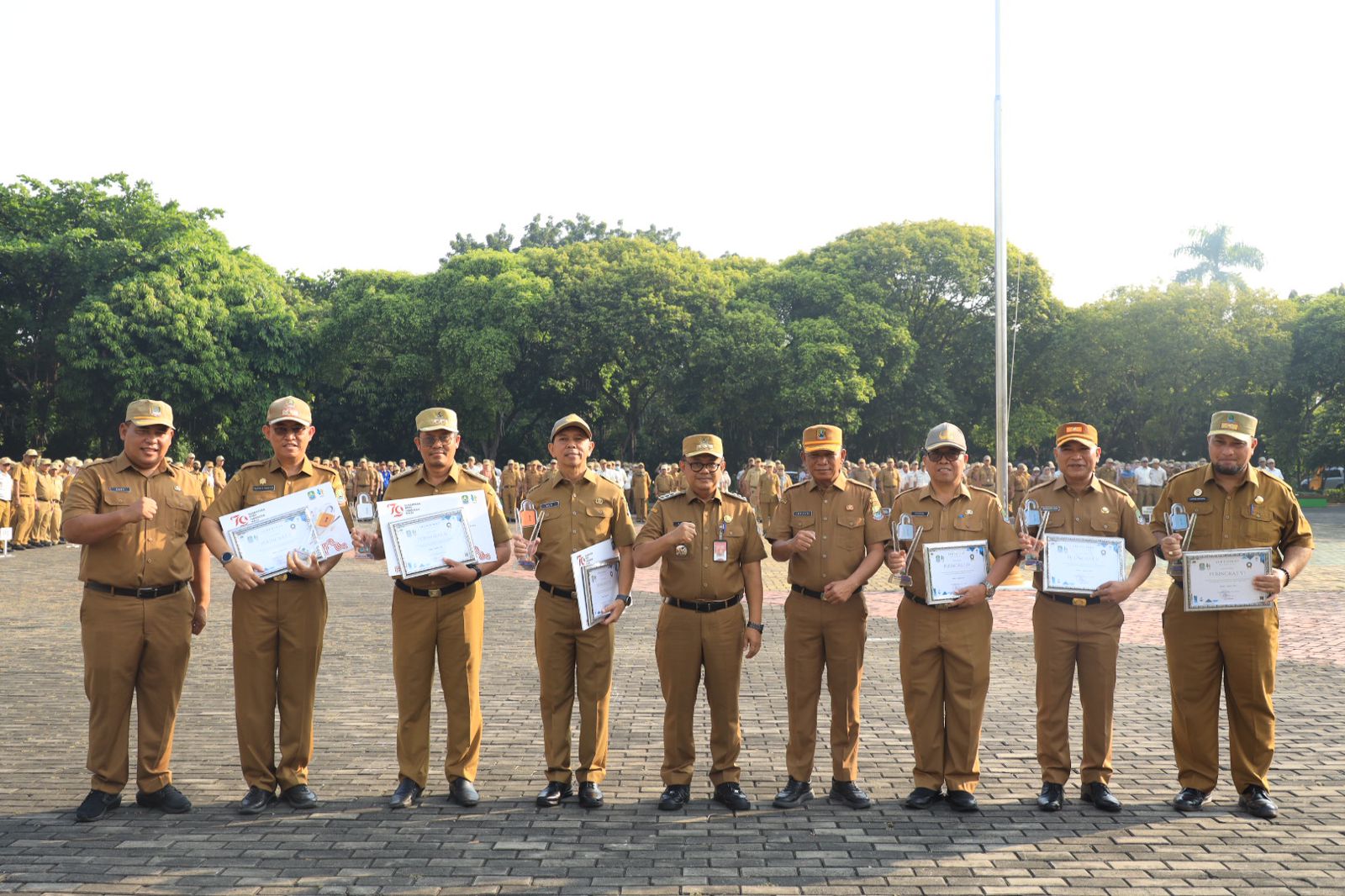 Pj Wali Kota Bekasi Berikan Penghargaan Bagi PPID Pelaksana Terbaik 2024