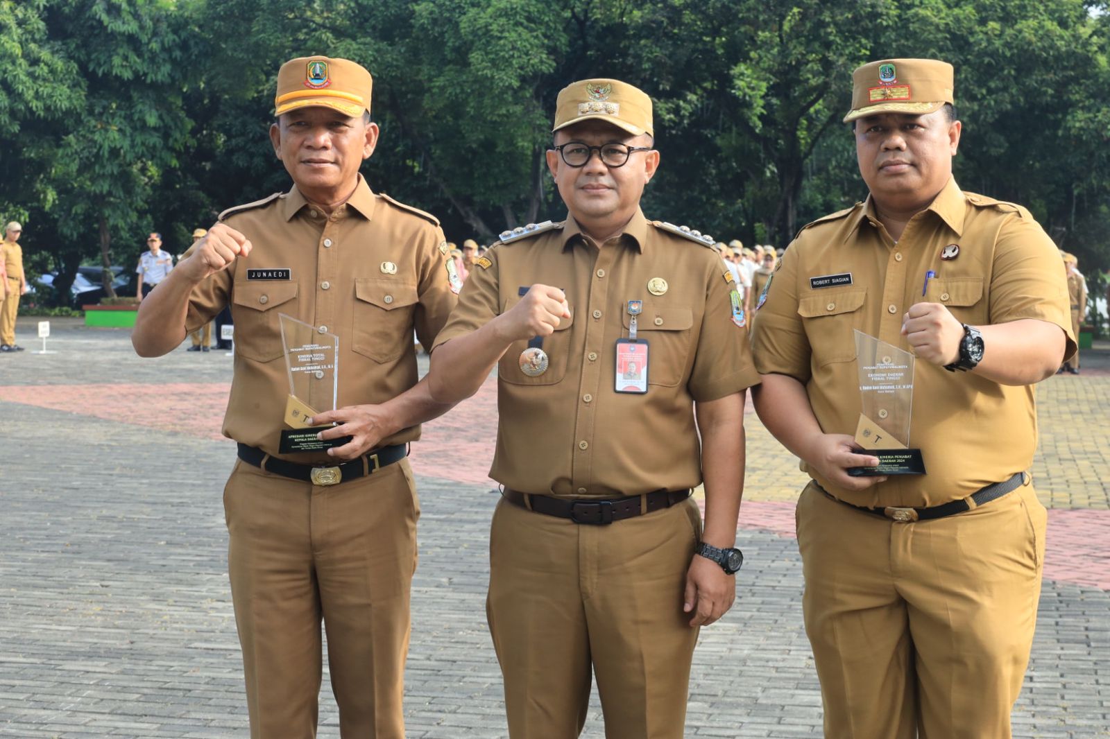 Penyerahan Penghargaan Apresiasi Kinerja Pejabat Kepala Daerah Tahun 2024 Dan Penghargaan Lainnya