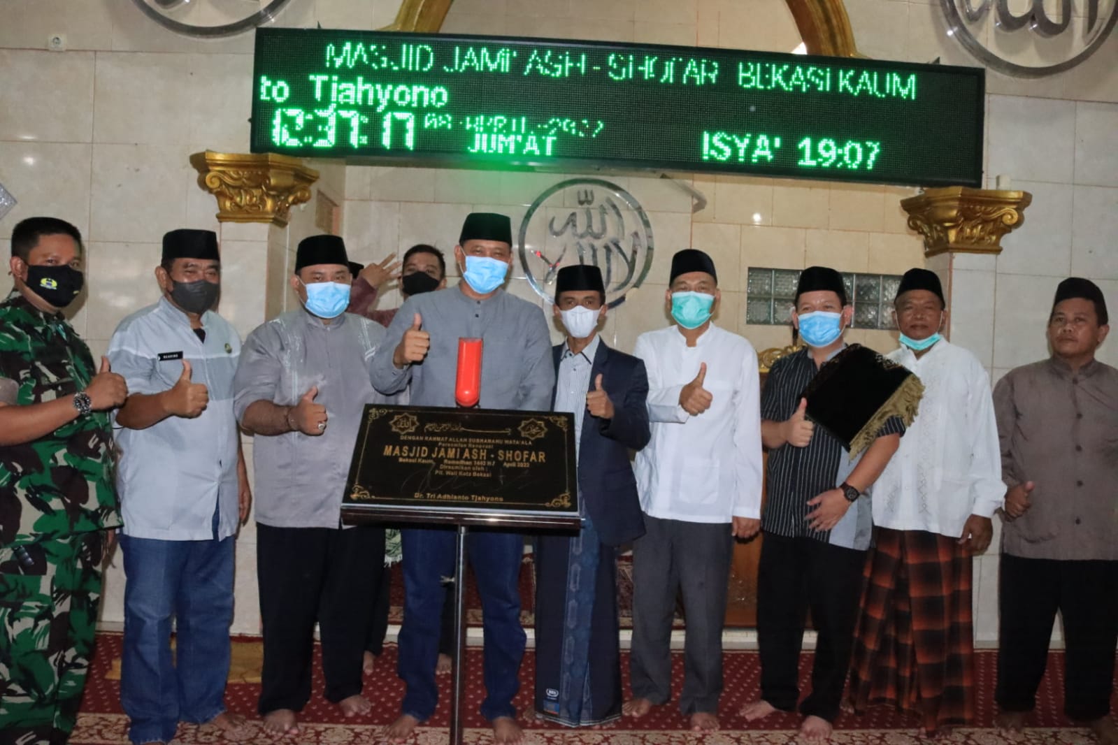 Plt. Wali Kota Bekasi Laksanakan Shalat Jumat di Masjid Ash-Shofar Kecamatan Bekasi Timur