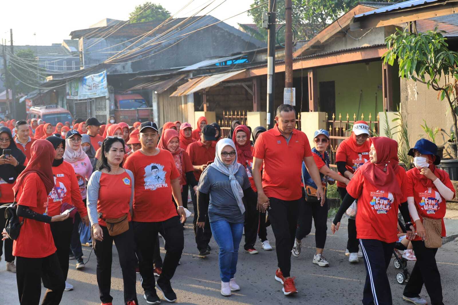 Ikuti Jalan Santai di Pondok Melati, Plt. Wali Kota Bekasi Berpesan Selalu Jaga Kebugaran Tubuh