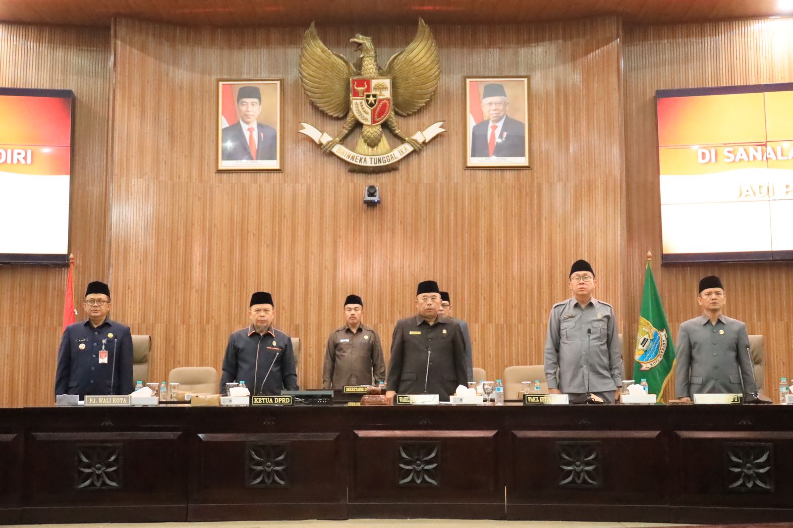 PJ. Wali Kota Hadiri Rapat Paripurna DPRD Kota Bekasi Pembahasan Evaluasi BPK JABAR